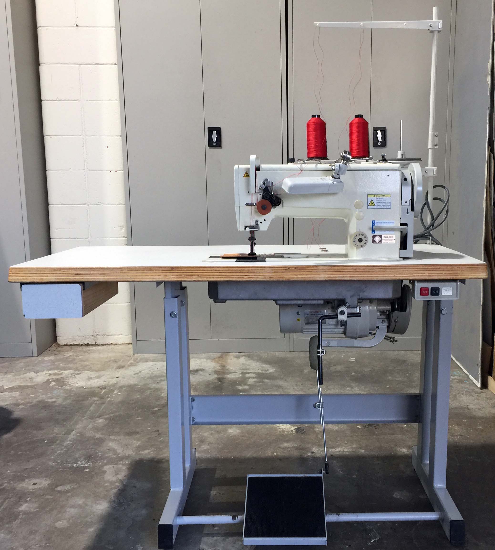 Seiko LSWN-28BL Twin-Needle sewing machine